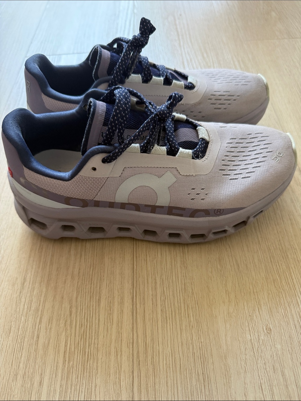 On Running Lace-Up Trainers in Limited Edition from Free People sz 7.5 - Picture 2 of 5